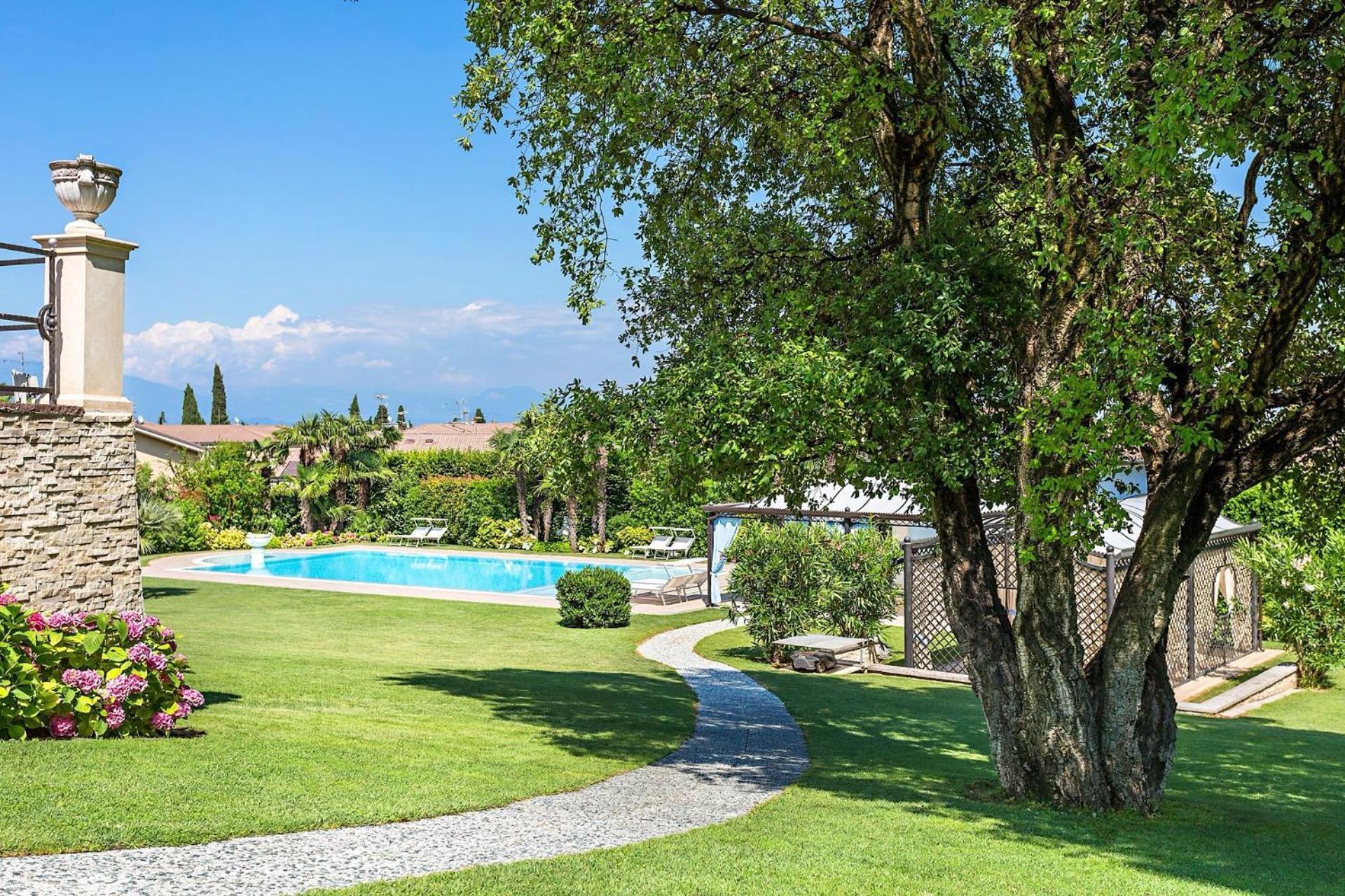 Villa Angela - Italian Homing デセンツァーノ・デル・ガルダ エクステリア 写真