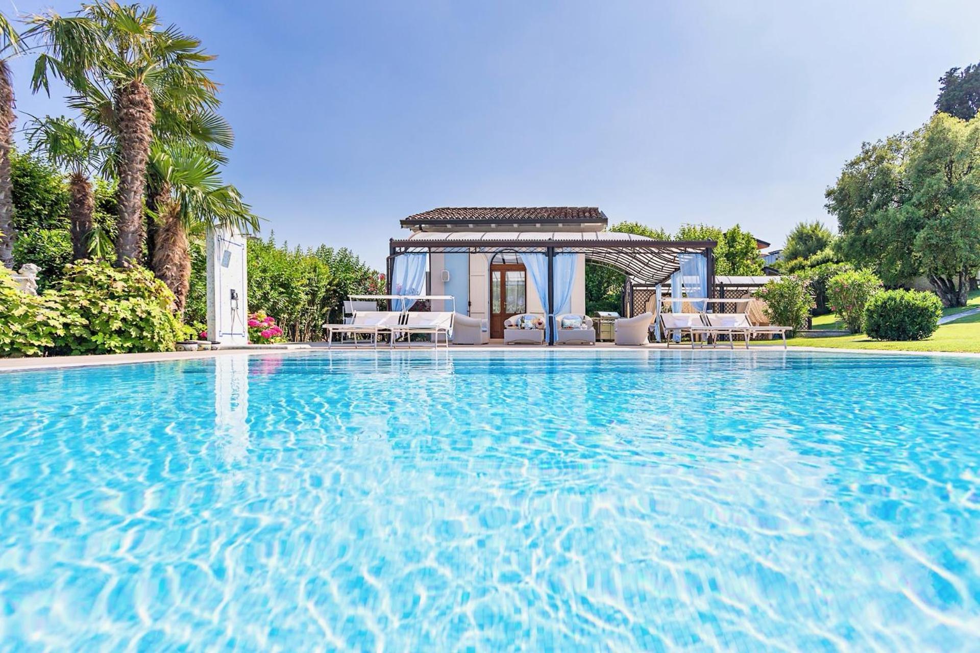 Villa Angela - Italian Homing デセンツァーノ・デル・ガルダ エクステリア 写真